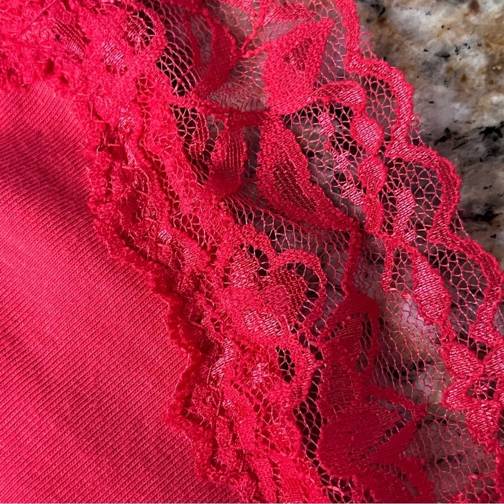 Charlotte Russe Red Lace Trim Y2K Camisole Top M Coquette Grunge Layering Vampy - Picture 9 of 9